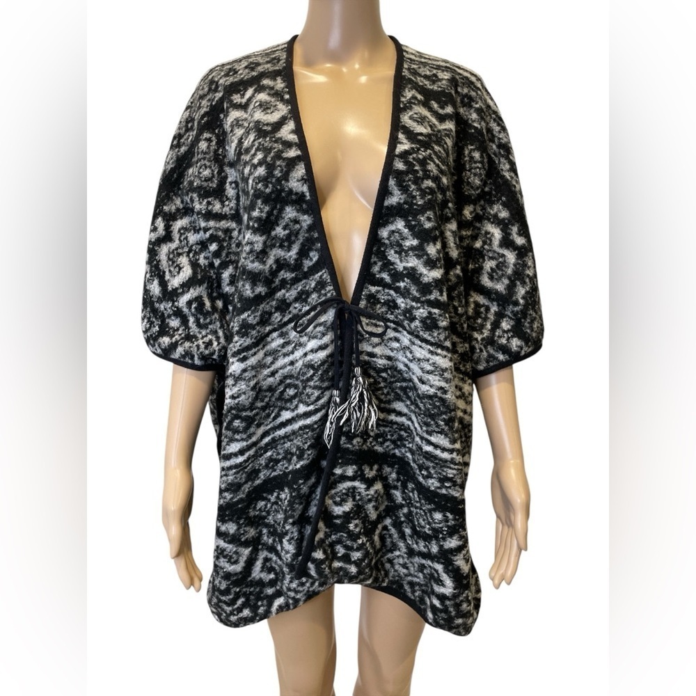 Lucky Brand Oversized Black and White Knit Shawl Boho Poncho OS